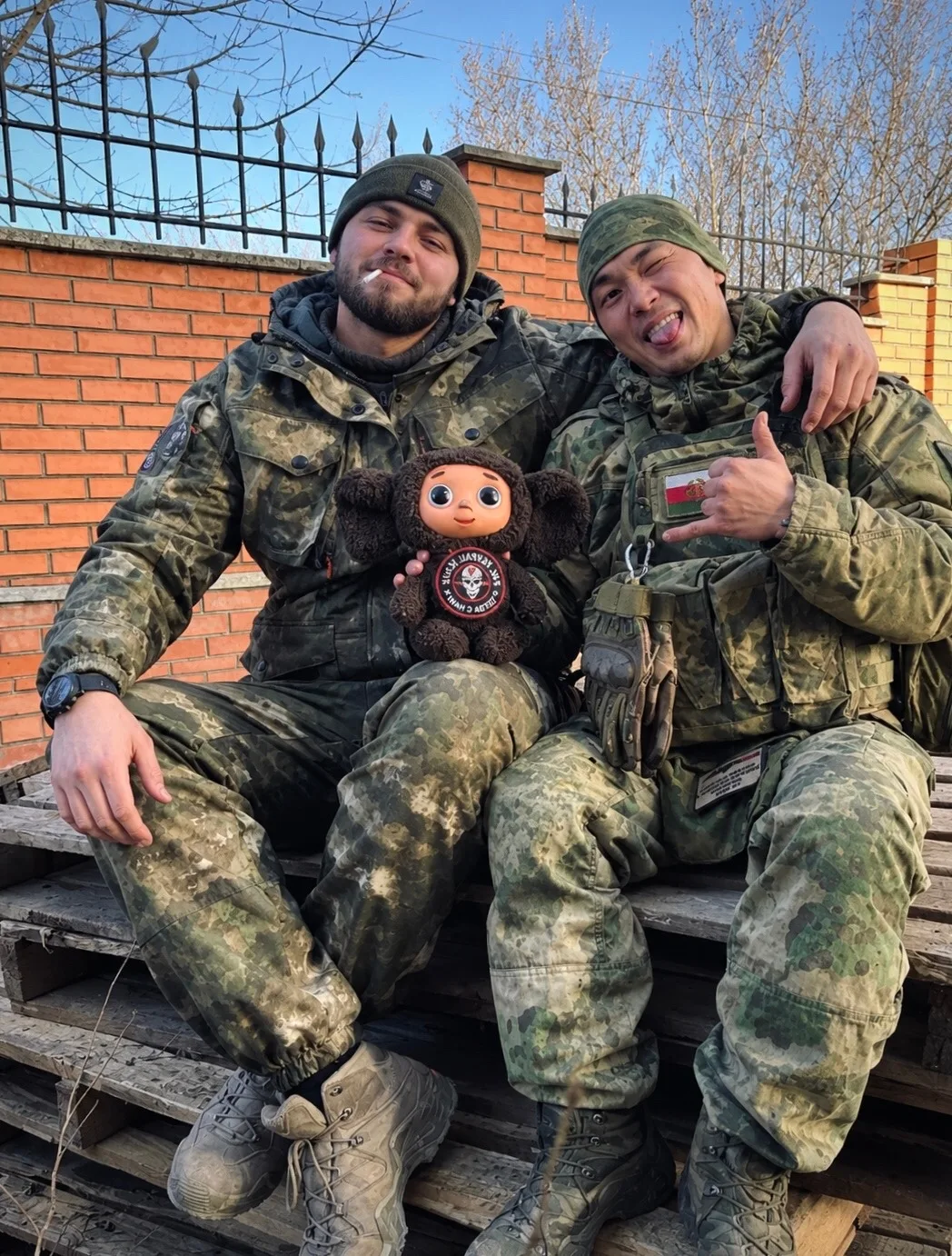 Вчера к нам на рабочую точку приехала очередная посылочка с гуманитаркой, и среди короб...