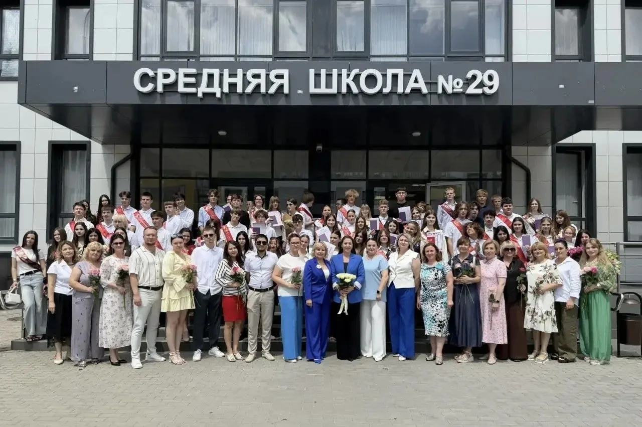 Сегодня, 1 июля, в нашей школе особенный и очень волнительный день!
Сегодня мы вручаем аттестаты наш