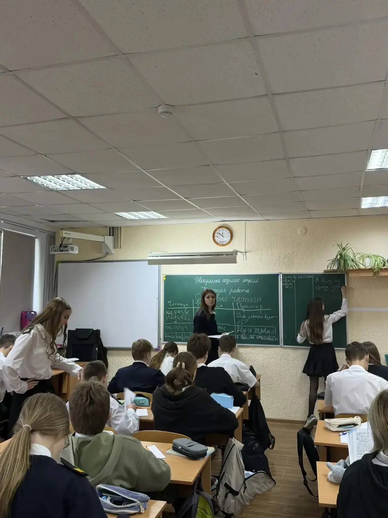 Сегодня, 27 апреля, стены нашего лицея затрепетали — нет, не от каникул, а от Дня самоуправления! 🎓 