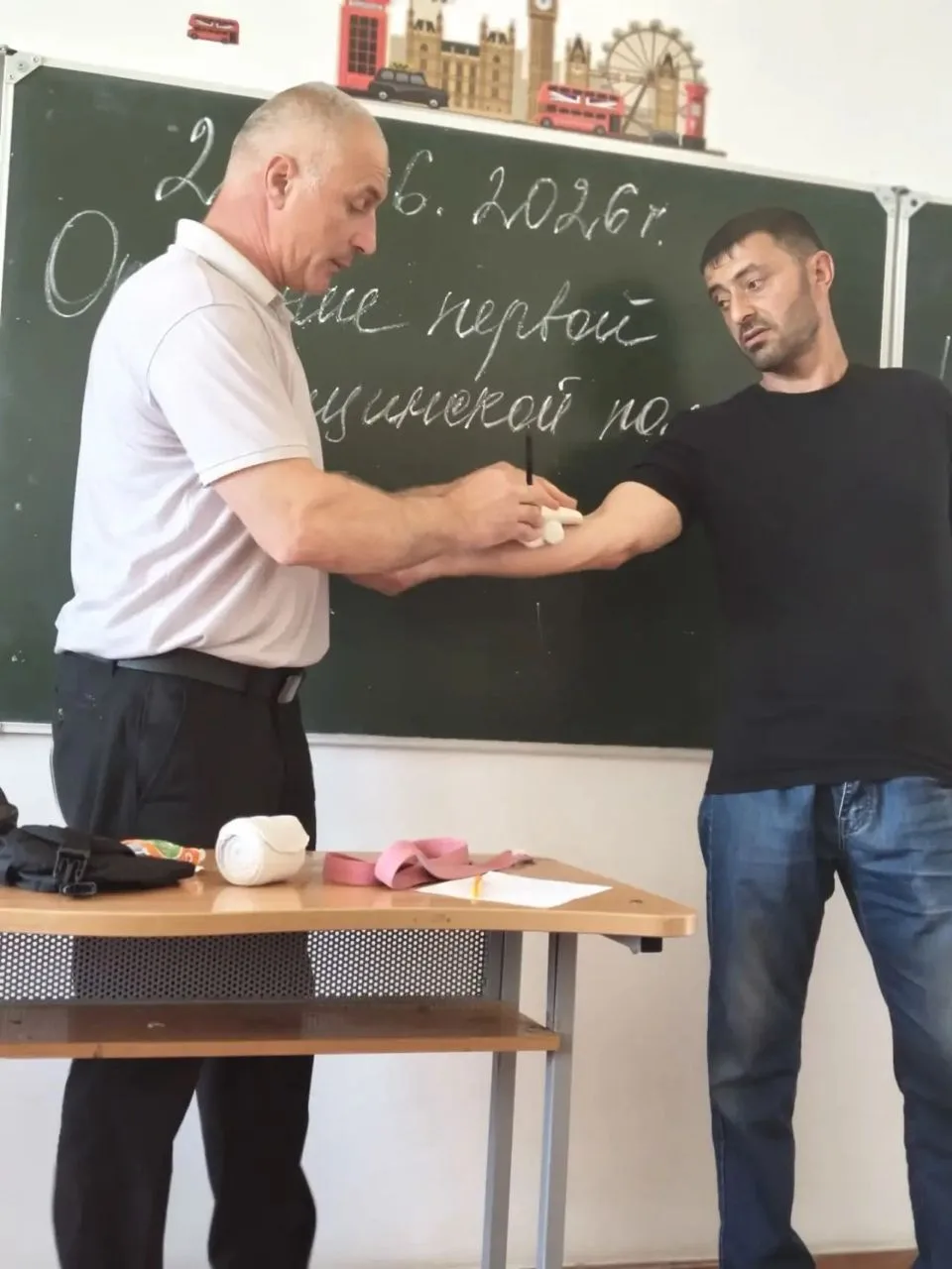 Представитель районной администрации встретился с учителями и сотрудниками Новомакинско...