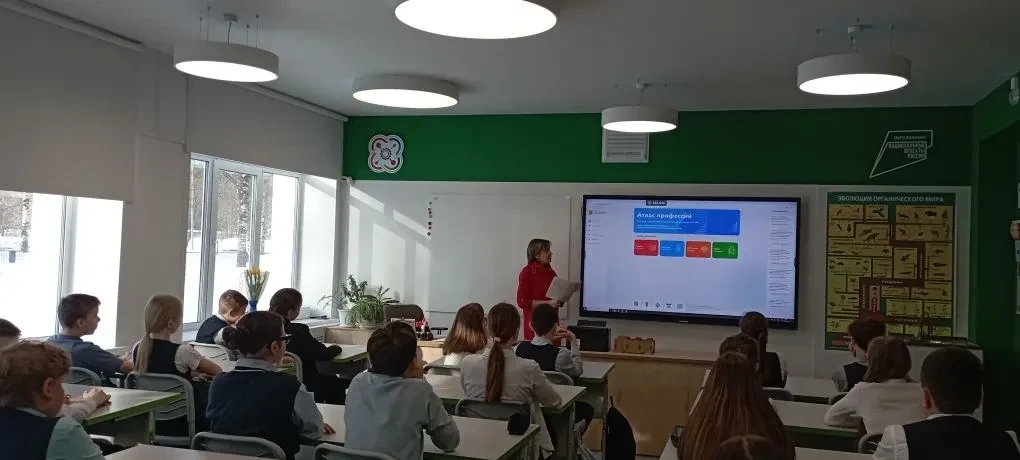 Сегодня в нашем лицее состоялось важное занятие для учащихся 6-11 классов, посвященное будущему обра
