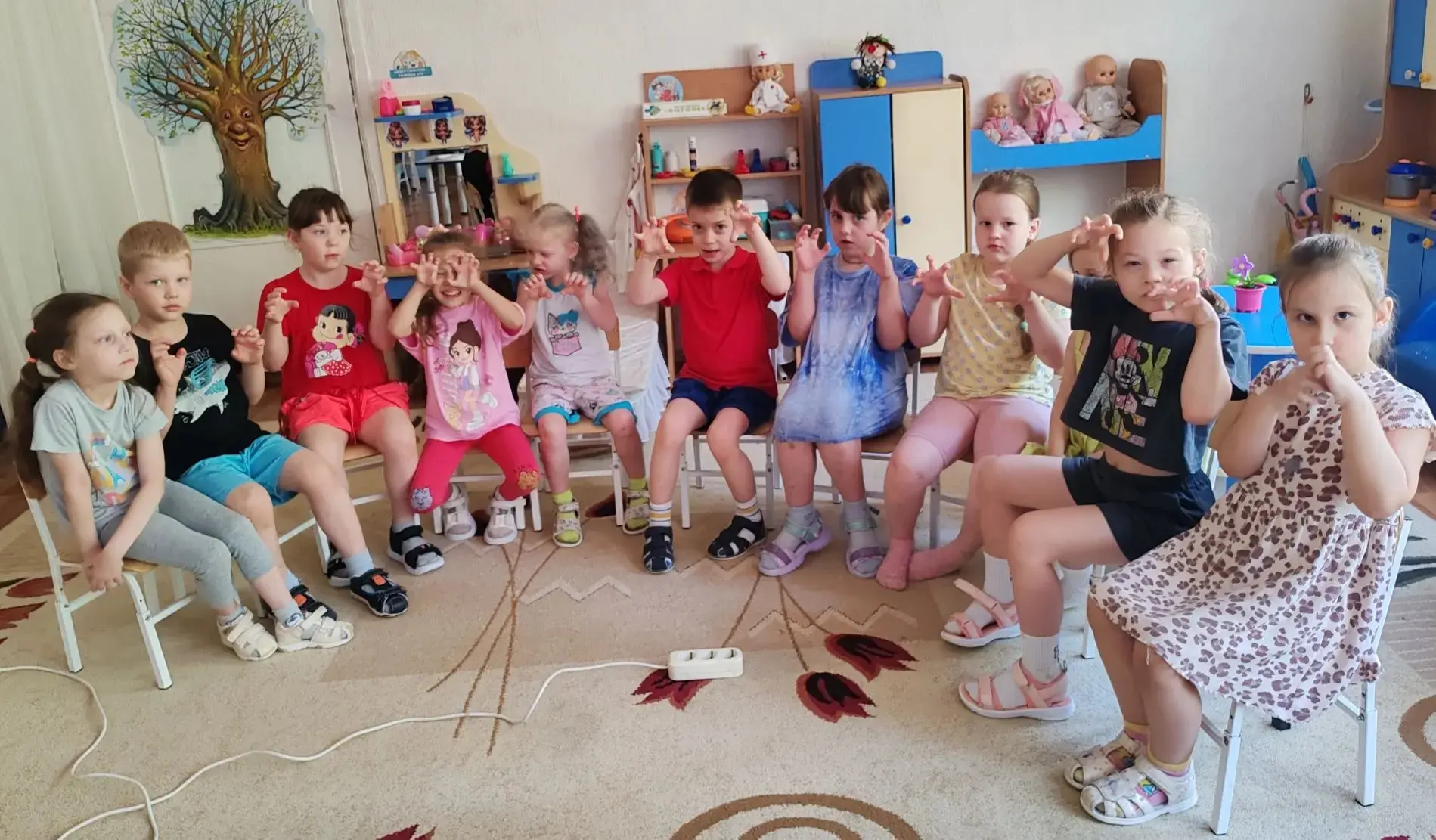 Сегодня в группе "Бабочки" мы провели важный разговор с ребятами об одной из главных опасностей совр