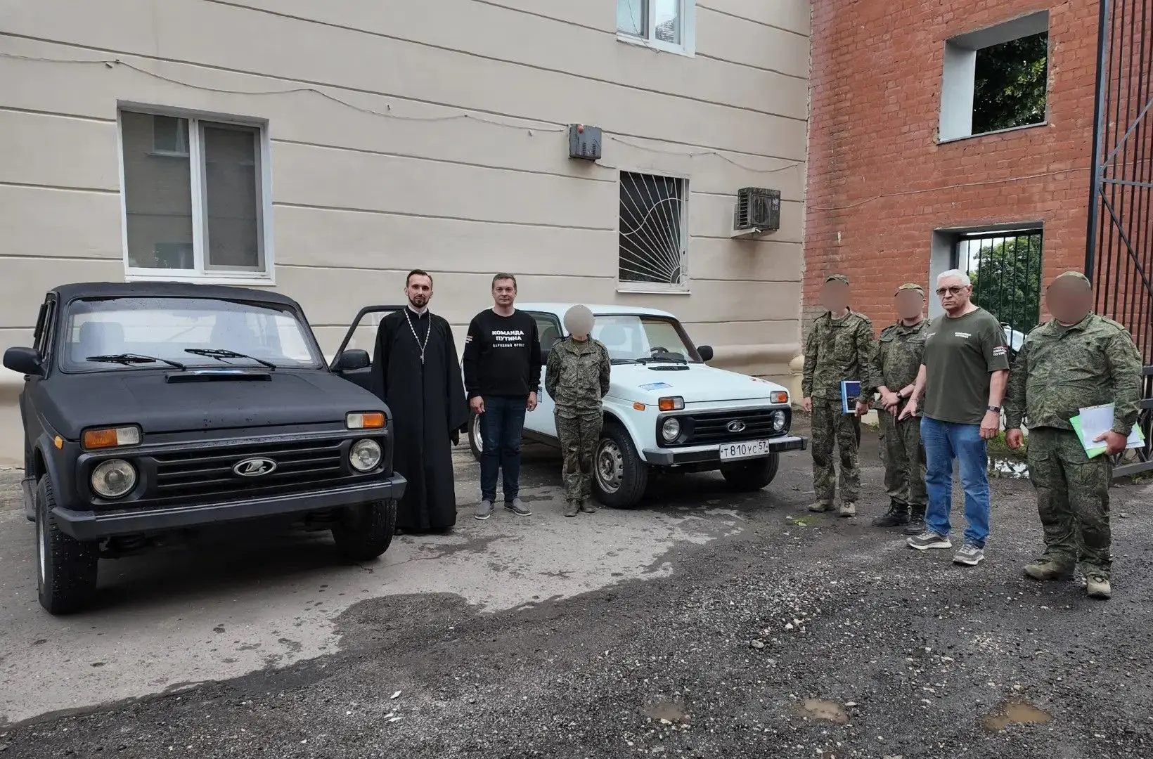 Два внедорожника «Нива» отправились из Орла в зону СВО

Машины приобретены при поддержке Россельхозн