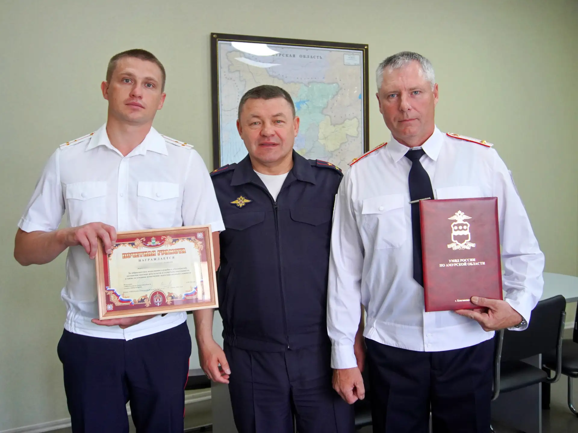 В УМВД России по Амурской области поздравили сотрудников кинологической службы с предстоящим професс