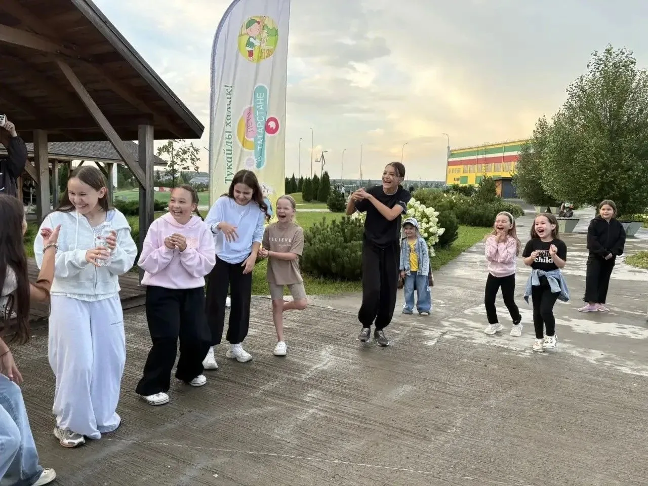 Кичә "Гаилә" паркында  «Төрле буын биюләре»  мастер-классы узды. 

"Хөснулла һәм Аллаһияр Вәлиуллинн