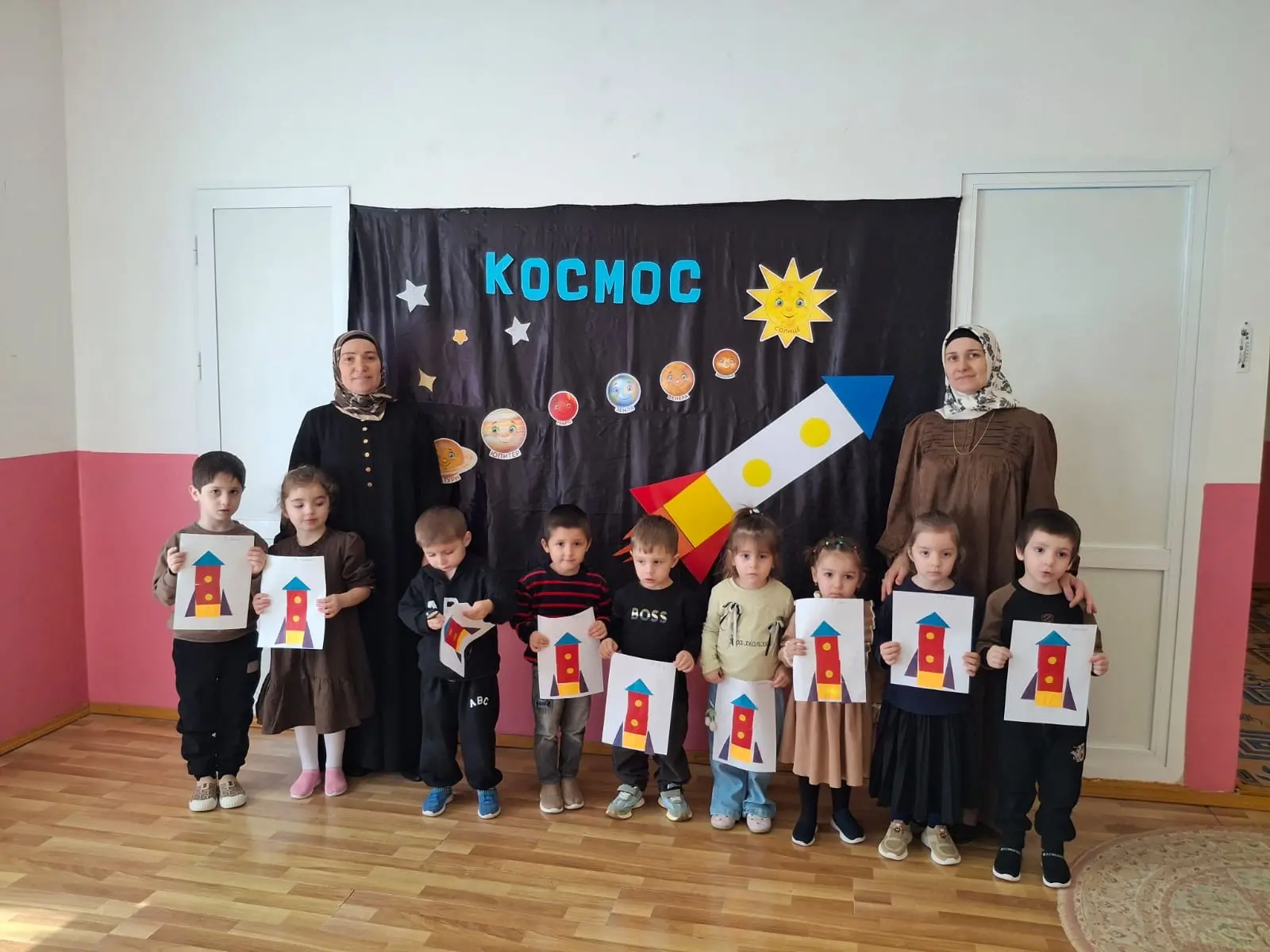 «День космонавтики»в старшей группе Карапузы