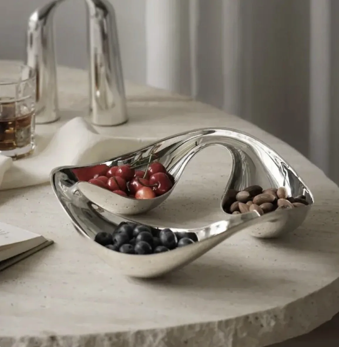 Необычное, стильное и функциональное блюдо серии Cobra ot Georg Jensen

Выполнено из нержавеющей ста