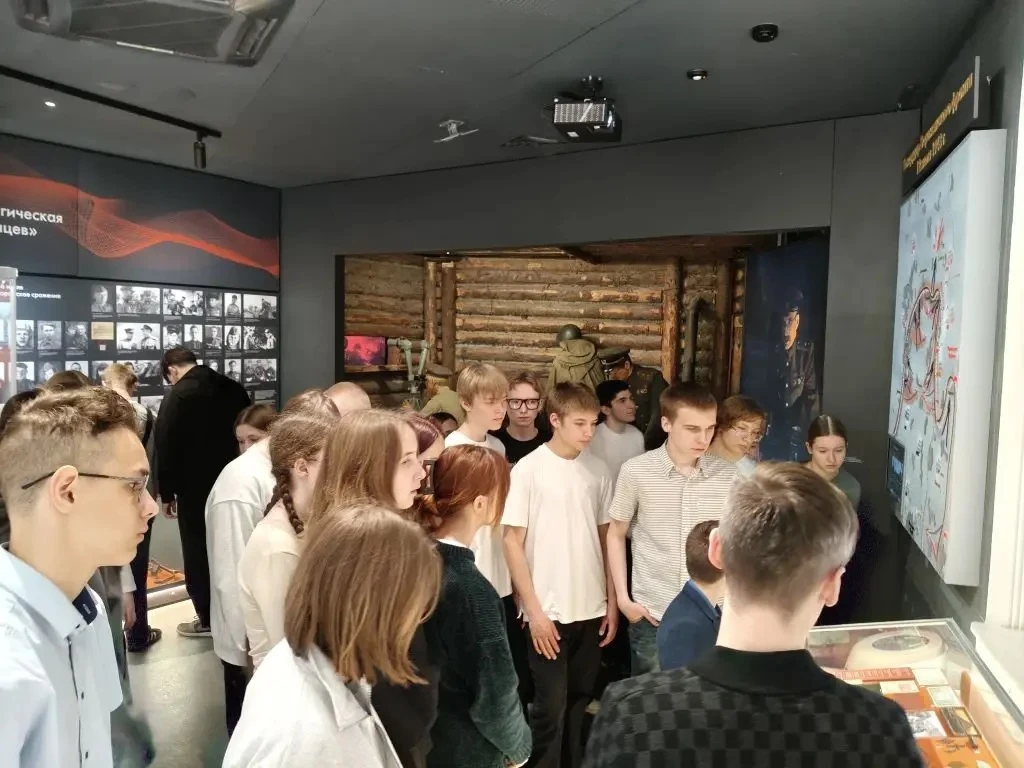 Вчера учащиеся 8Б, 8Г, 9А классов посетили музей-диораму «Курская битва. Белгородское направление». 