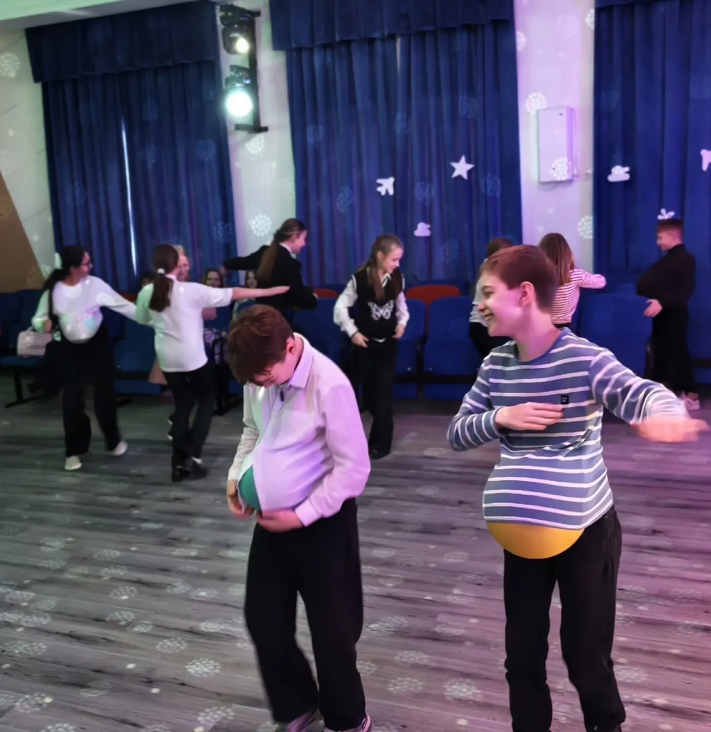 🌟 Сегодня в нашем актовом зале царила атмосфера настоящего веселья! Девчонки и мальчиш...