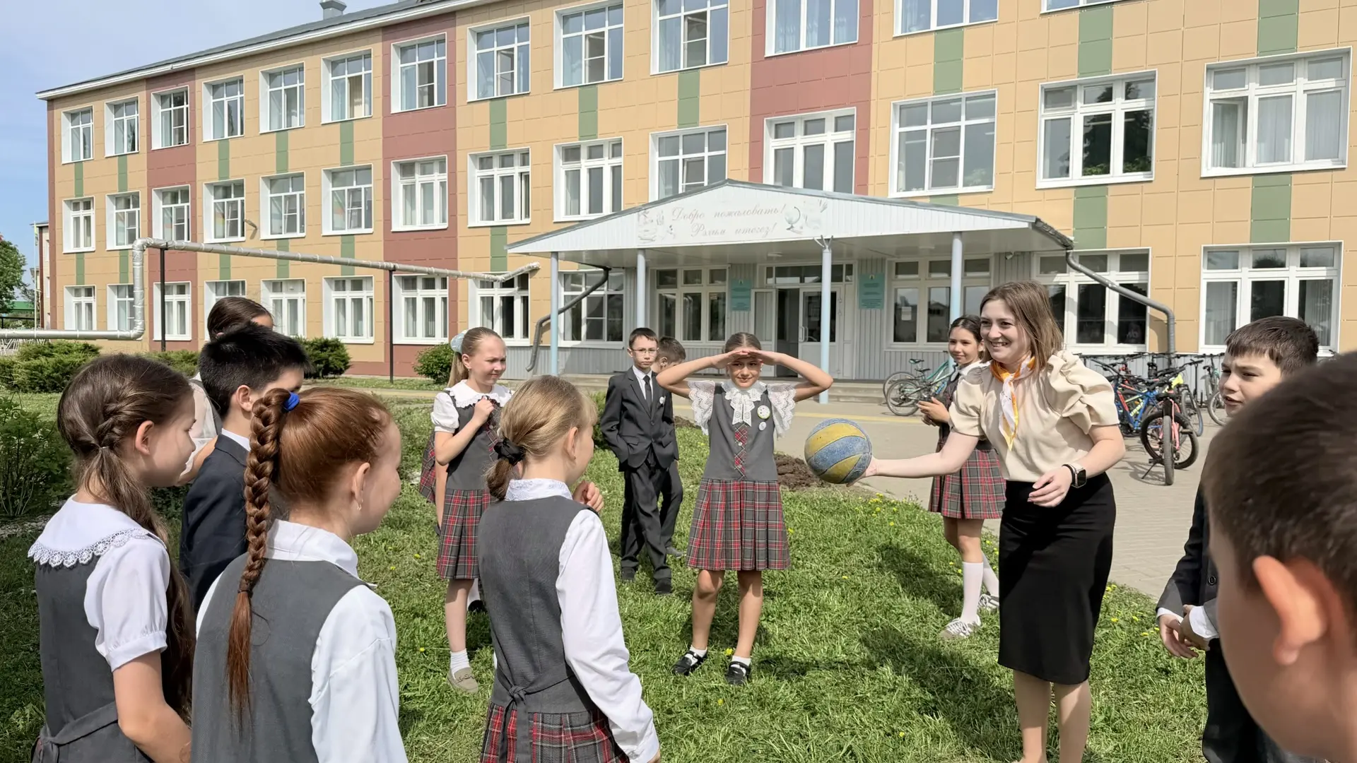 ☀️ В преддверии Дня славянской письменности советник директора по воспитанию Гайзуллина А.А вместе с