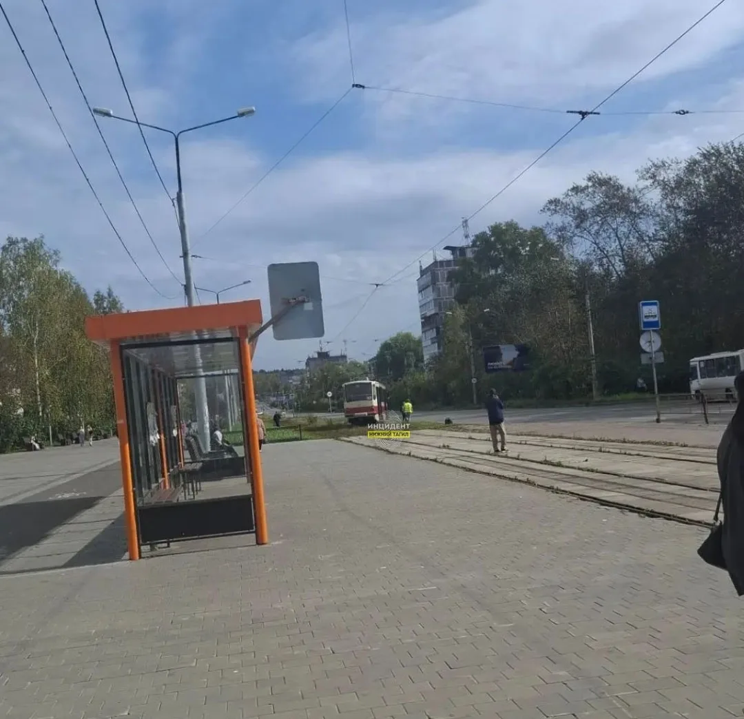 ⭕ В Дзержинском районе трамвай с пассажирами сошёл с рельсов 🚋
