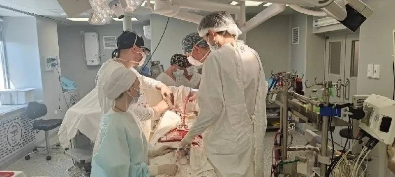 🚑 Две сложные операции за сутки спасли липецкого пациента  В Липецке врачи сделали две серьезные опе