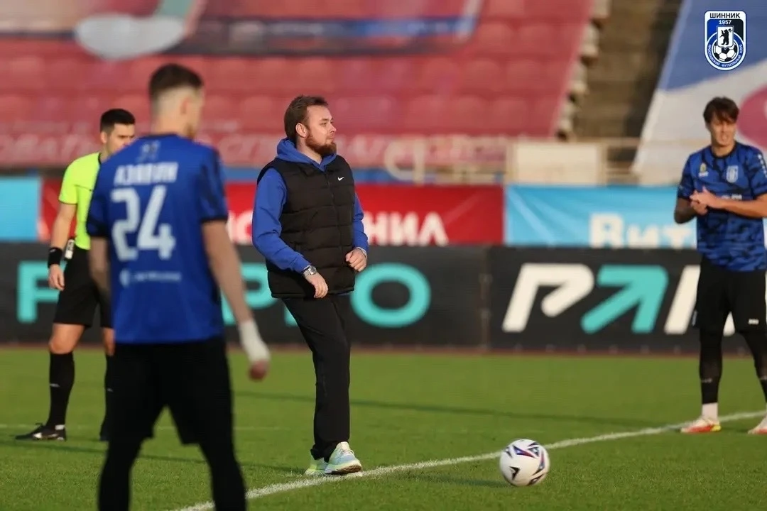 ⚽ Перед Днём учителя — на поле «Шинника».