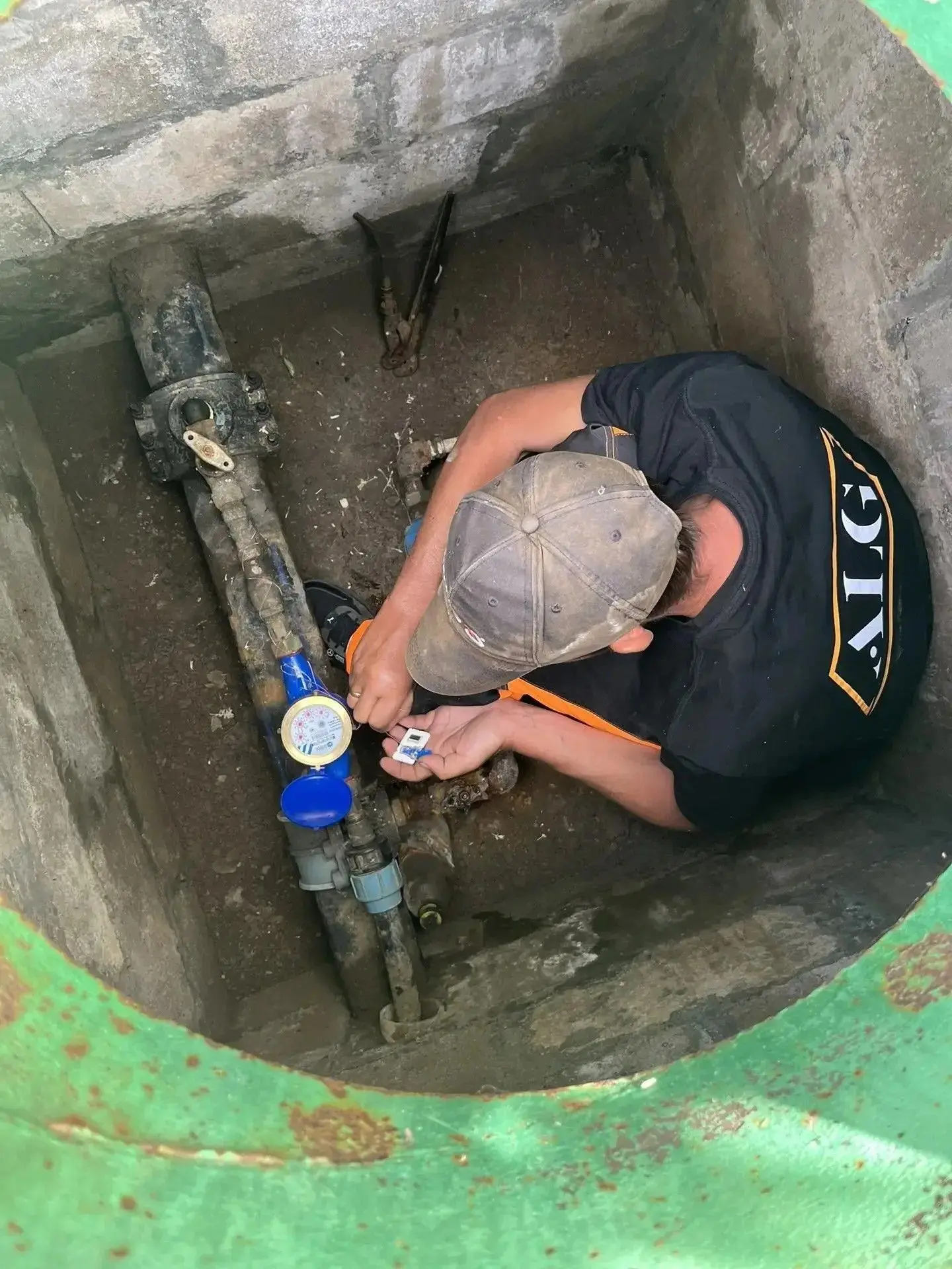 Бригада ГУП «БОС» продолжает обслуживать сети водоснабжения Бердянского округа

Специалисты меняют о