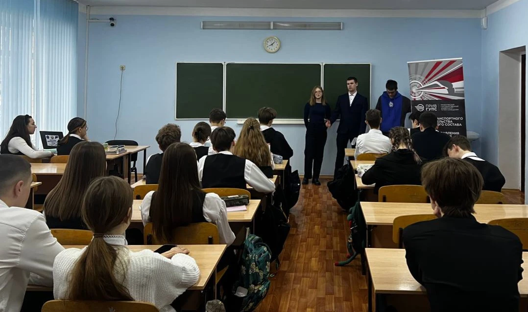 🚀 Продолжаем профориентационнаую работу.  🏫 Представители факультета провели серию профориентационны