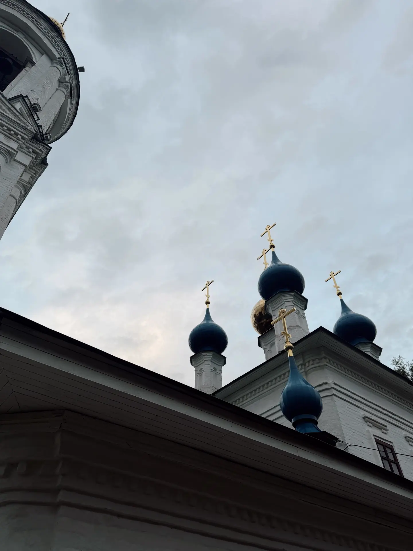 В начале июля мы ездили в Плёс. Нашла неопубликованные картинки. 

Хочу теперь зимой вернуться ) Мы 