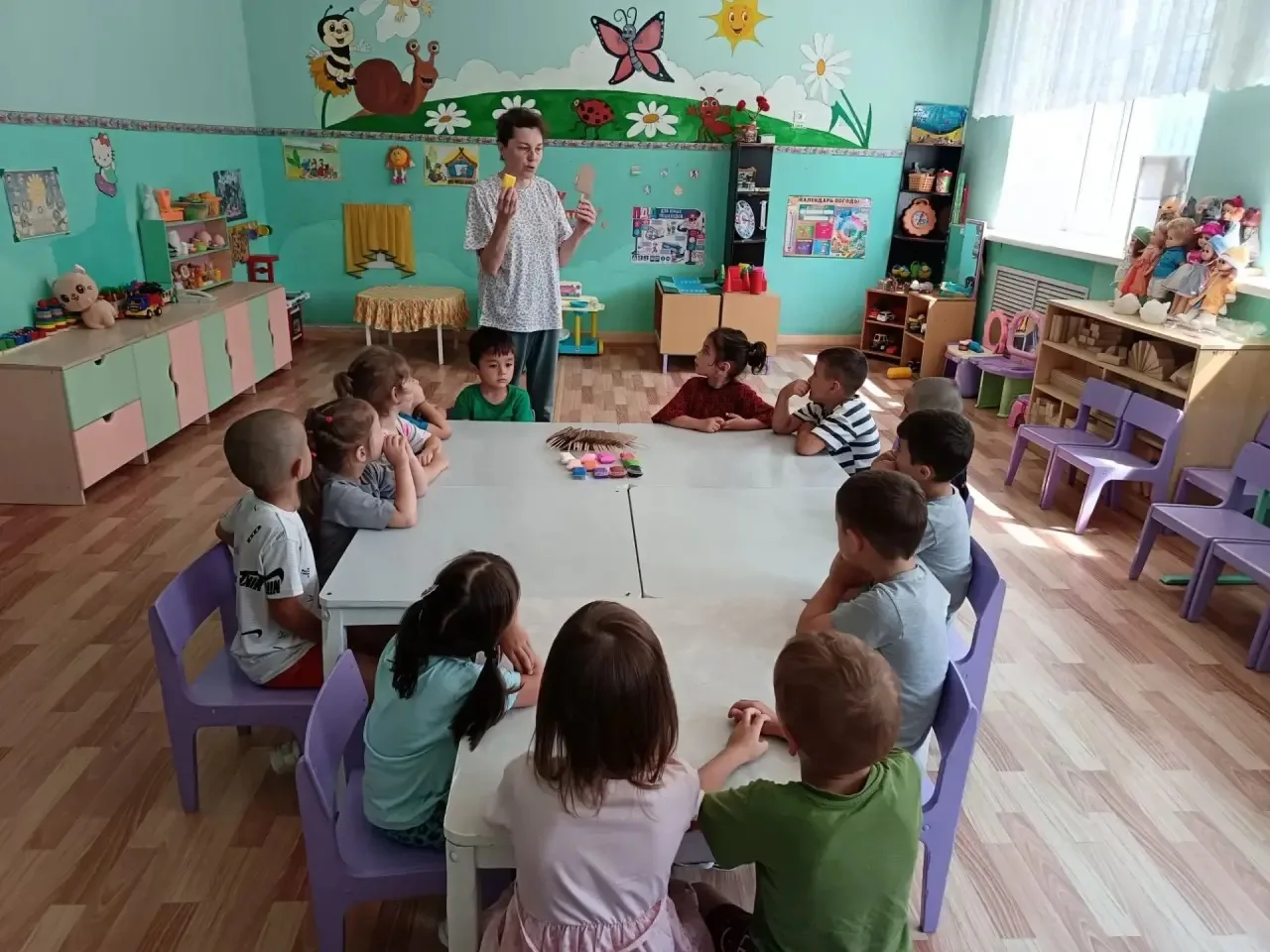 Сегодня с ребятами средней и старшей группы сделали поделку " Мороженое" из картона. Это не просто в