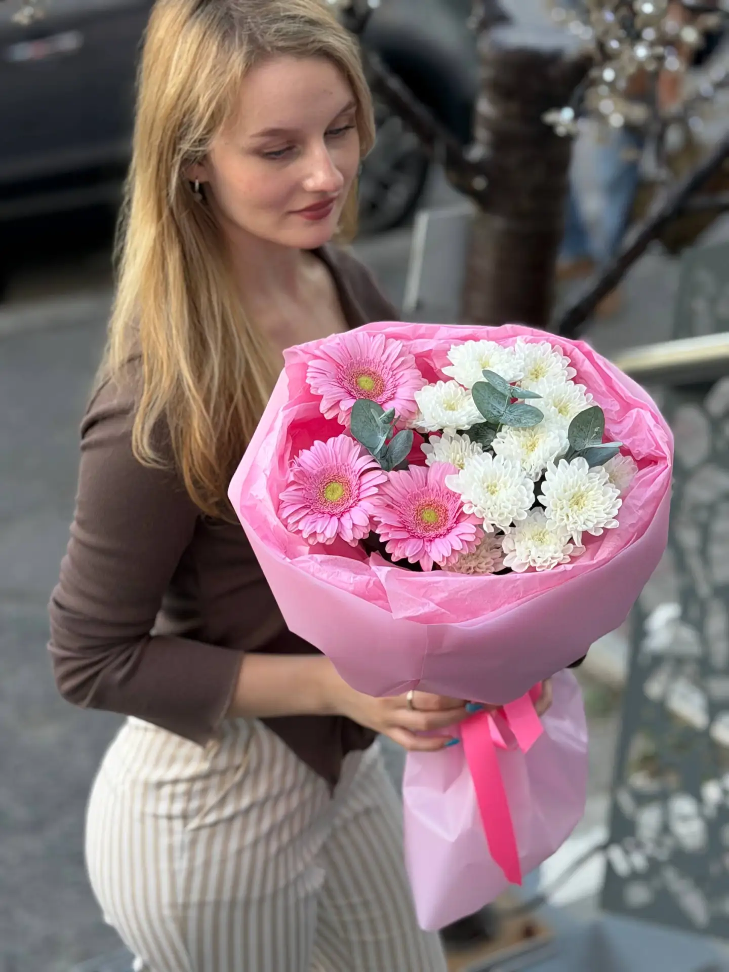 Нежный, милый букет — тот самый, который хочется подарить без повода, просто чтобы пора...