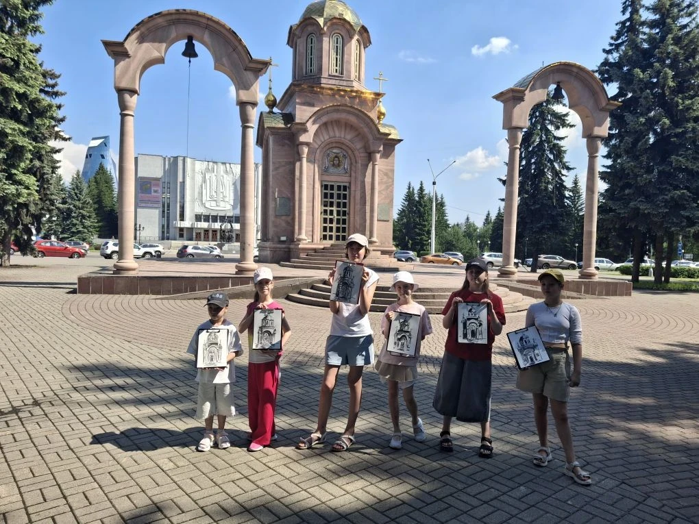 Пленэр и экскурсия для детей 

🎉 Летний арт-интенсив музейной студии «Палитра» в самом разгаре! Реб