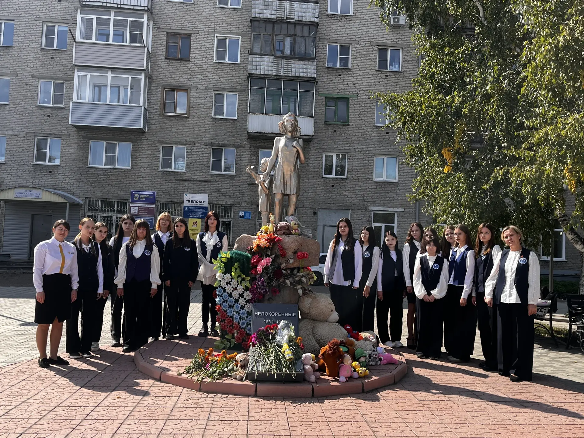 🕊️ В память о жертвах терроризма: День солидарности и надежды у памятника «Непокоренны...