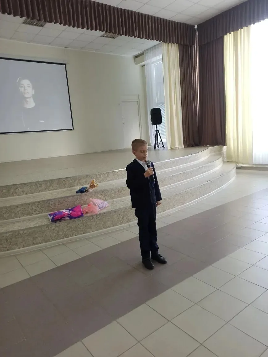 💥Разговор о важном во 2 Д, Е, и 1 А классе был проведёт совместно.  Тема занятия: "Мусор и его втора