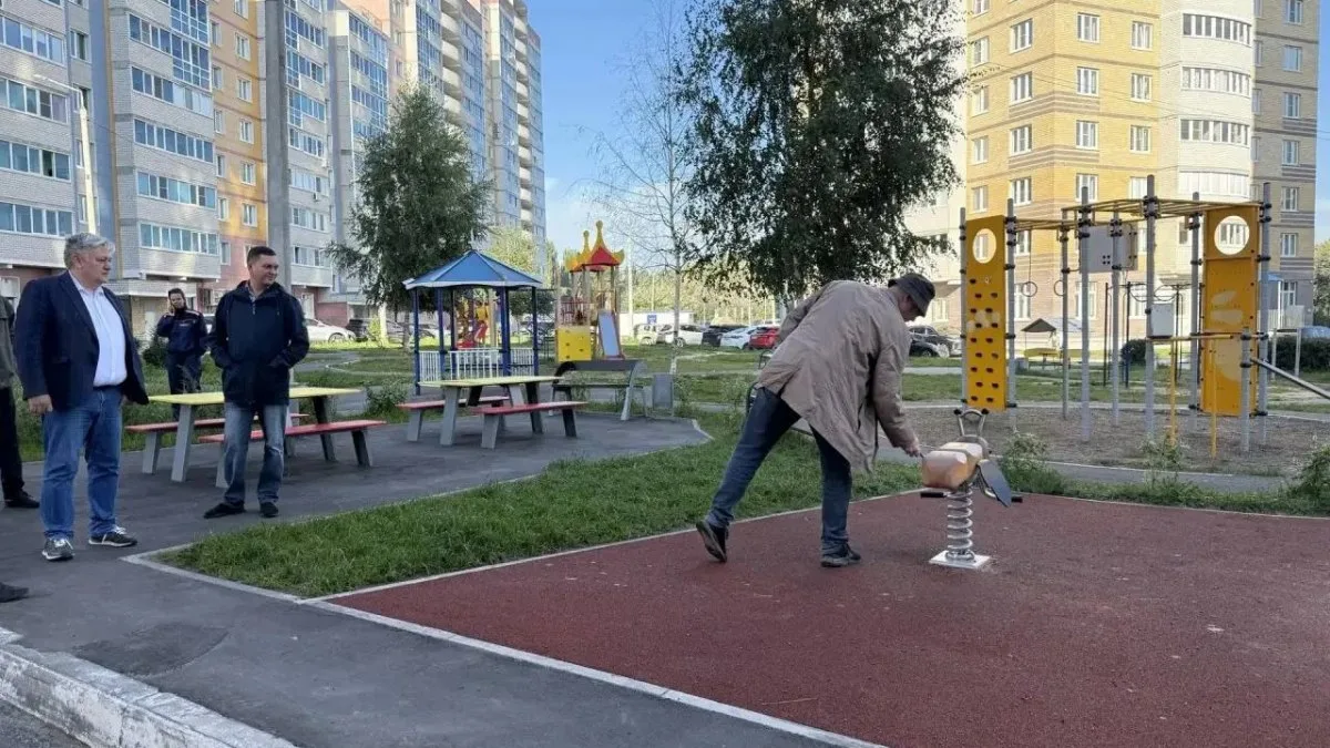 В Новочебоксарске чиновники и коммунальщики устроили рейд по микрорайону Восточный. Ито...