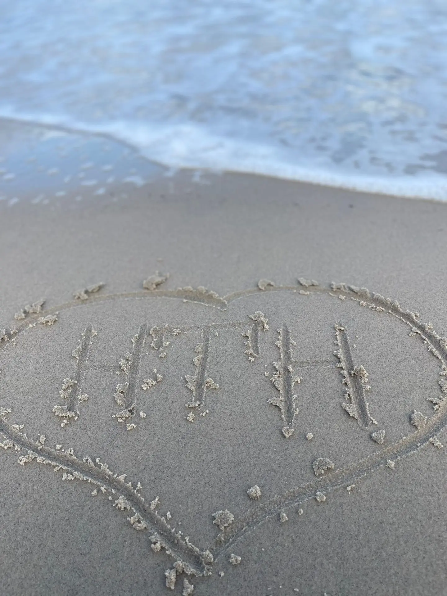 Привет, НТН, с Балтийского берега! 🌊❤️Наши люди — повсюду! Ловите эстетичный привет и ...