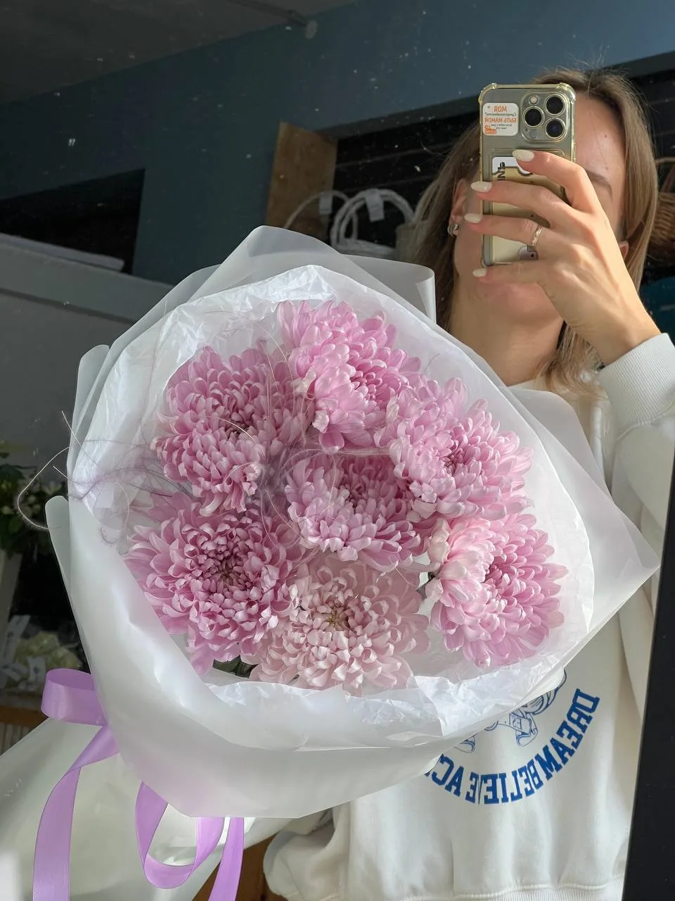 Букет из трендовых хризантем  в нежной упаковке 💞