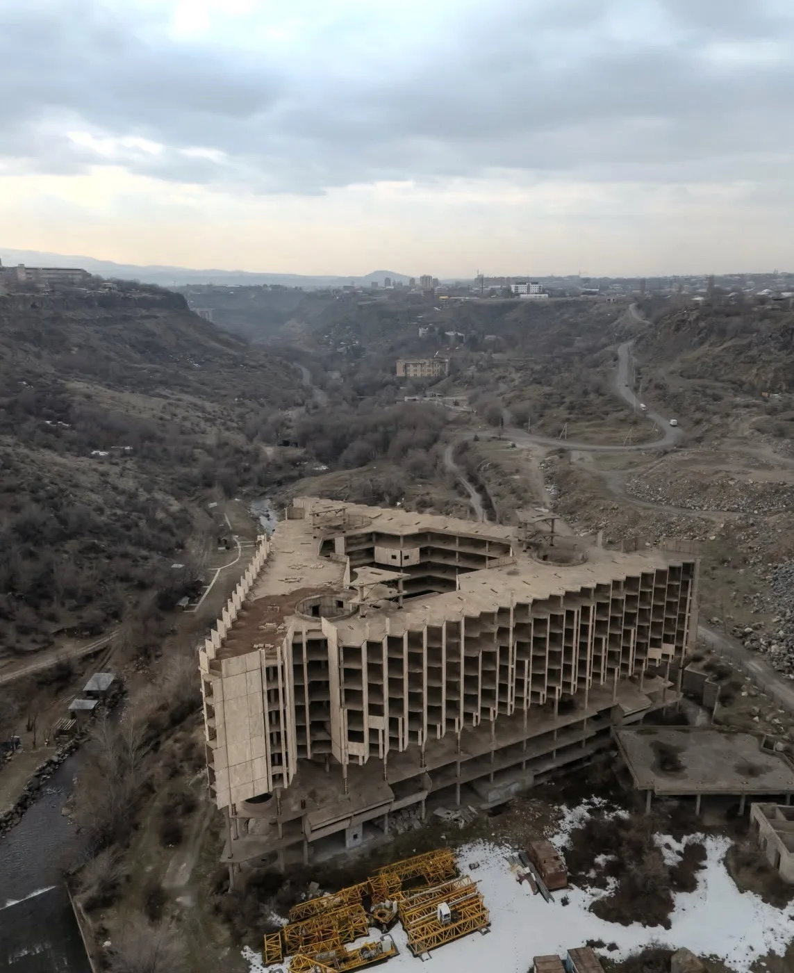 Недостроенный отель 🏨
