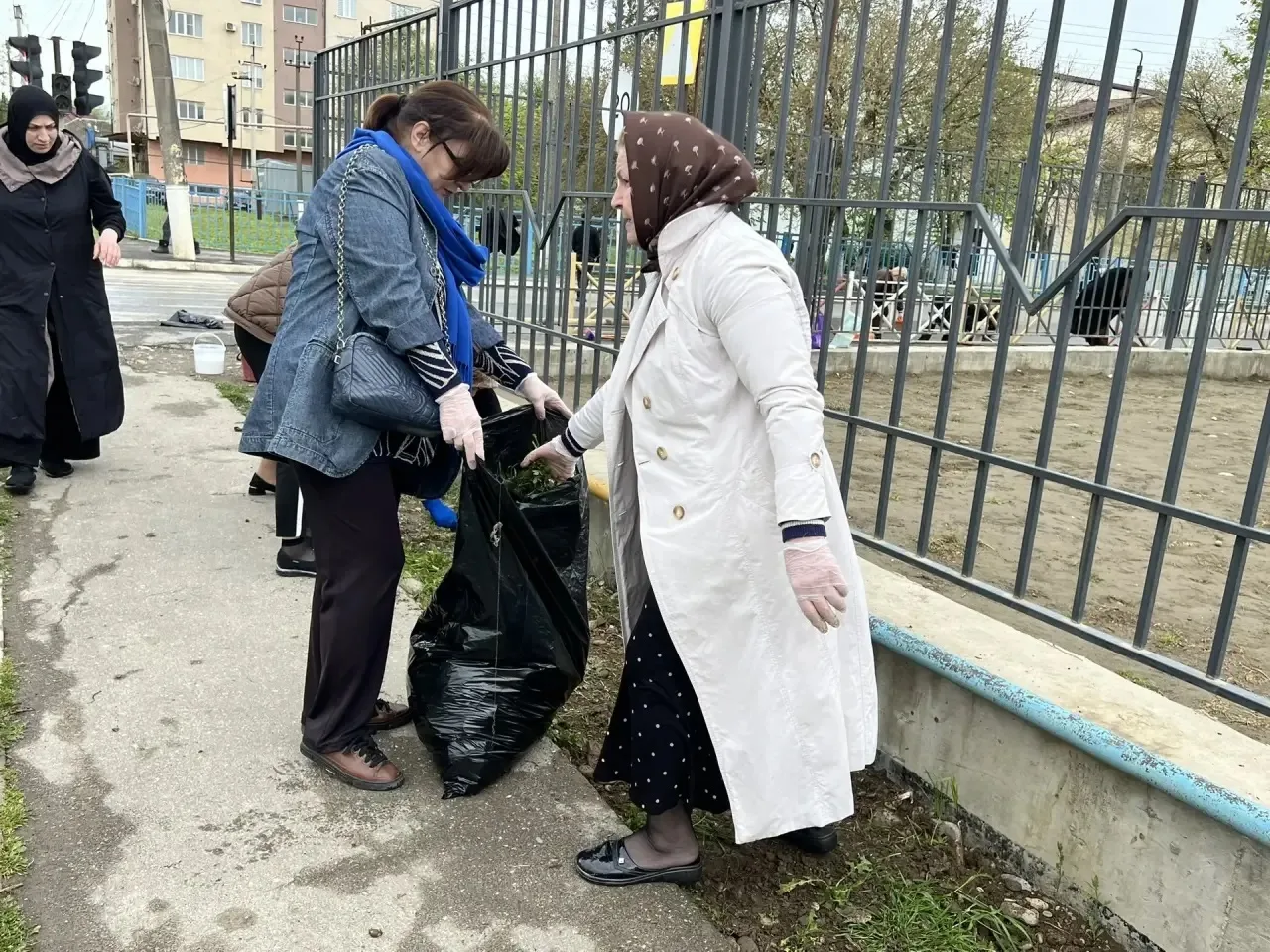 Проведение Всероссийского субботника  в гимназии №1  На территории гимназии успешно проведен Всеросс