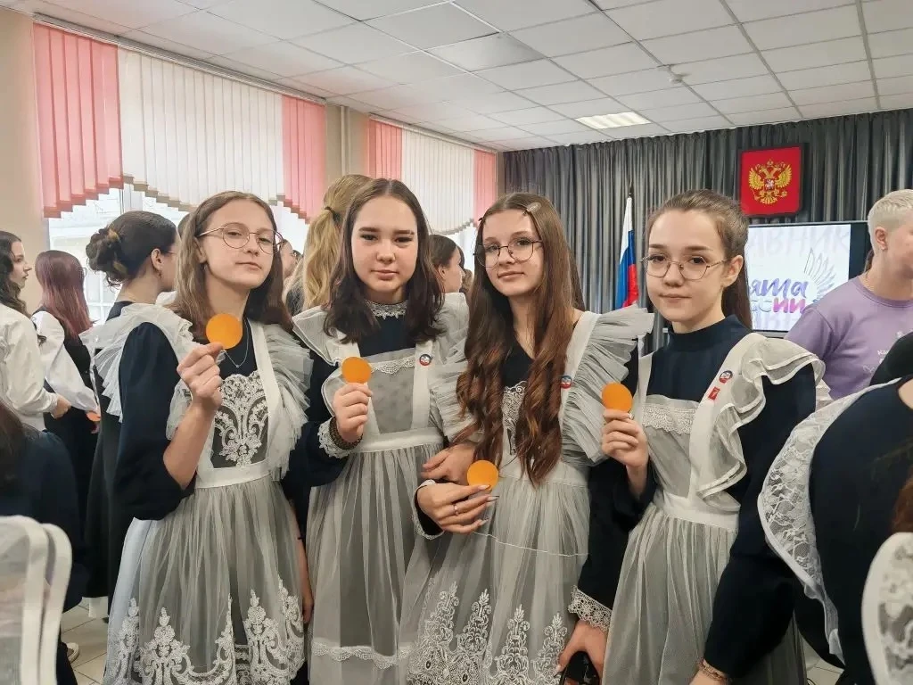 Сегодня ребята из 8Б и 8В классов, 1 корпуса вместе с советником директора по воспитанию Абакумовой 