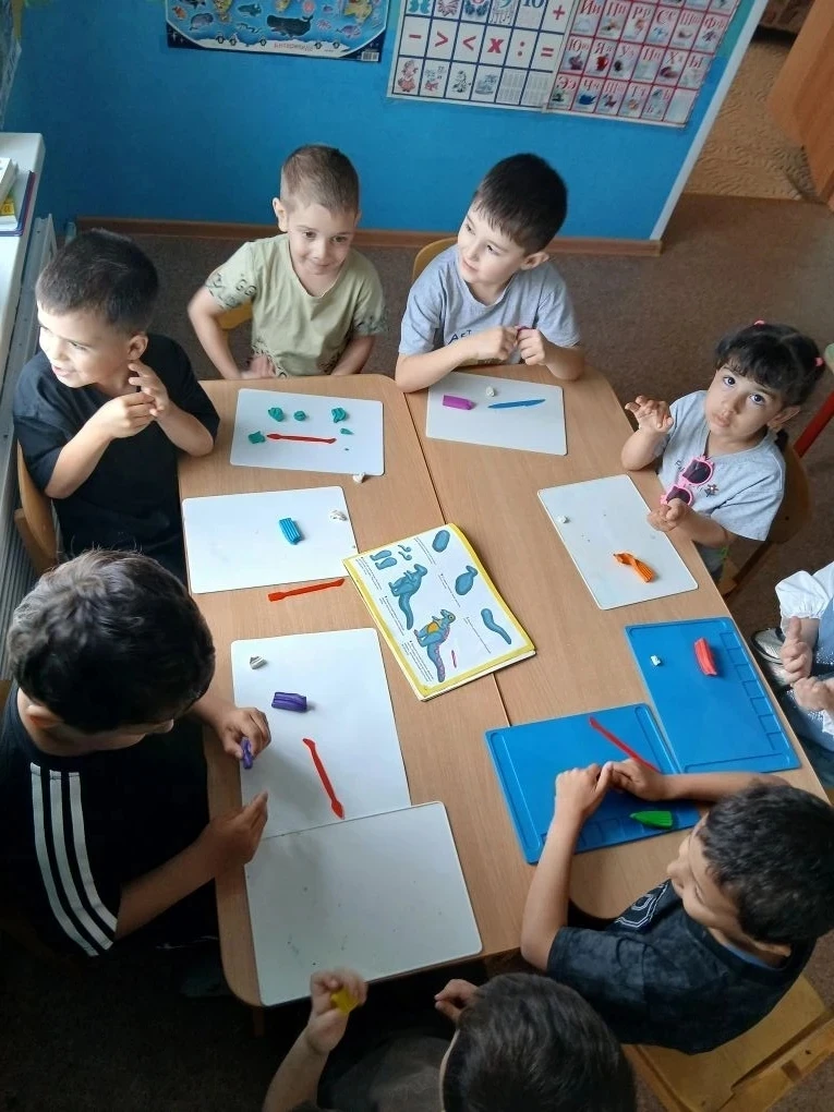 В детском саду прошло тематическое занятие "Парк юрского периода" с использованием люби...