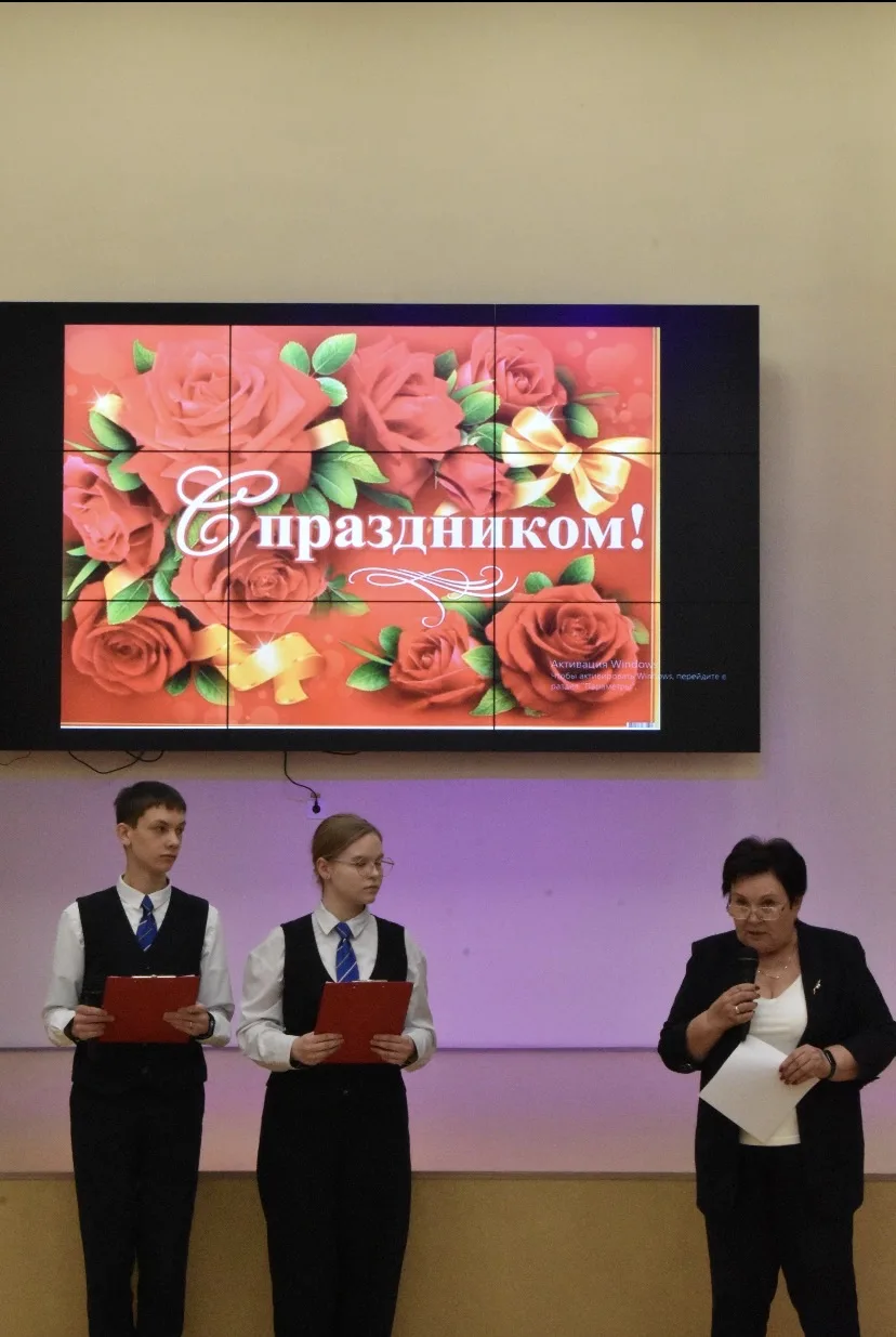 Сегодня, накануне Международного женского дня, в стенах нашей школы состоялся праздничный концерт.  