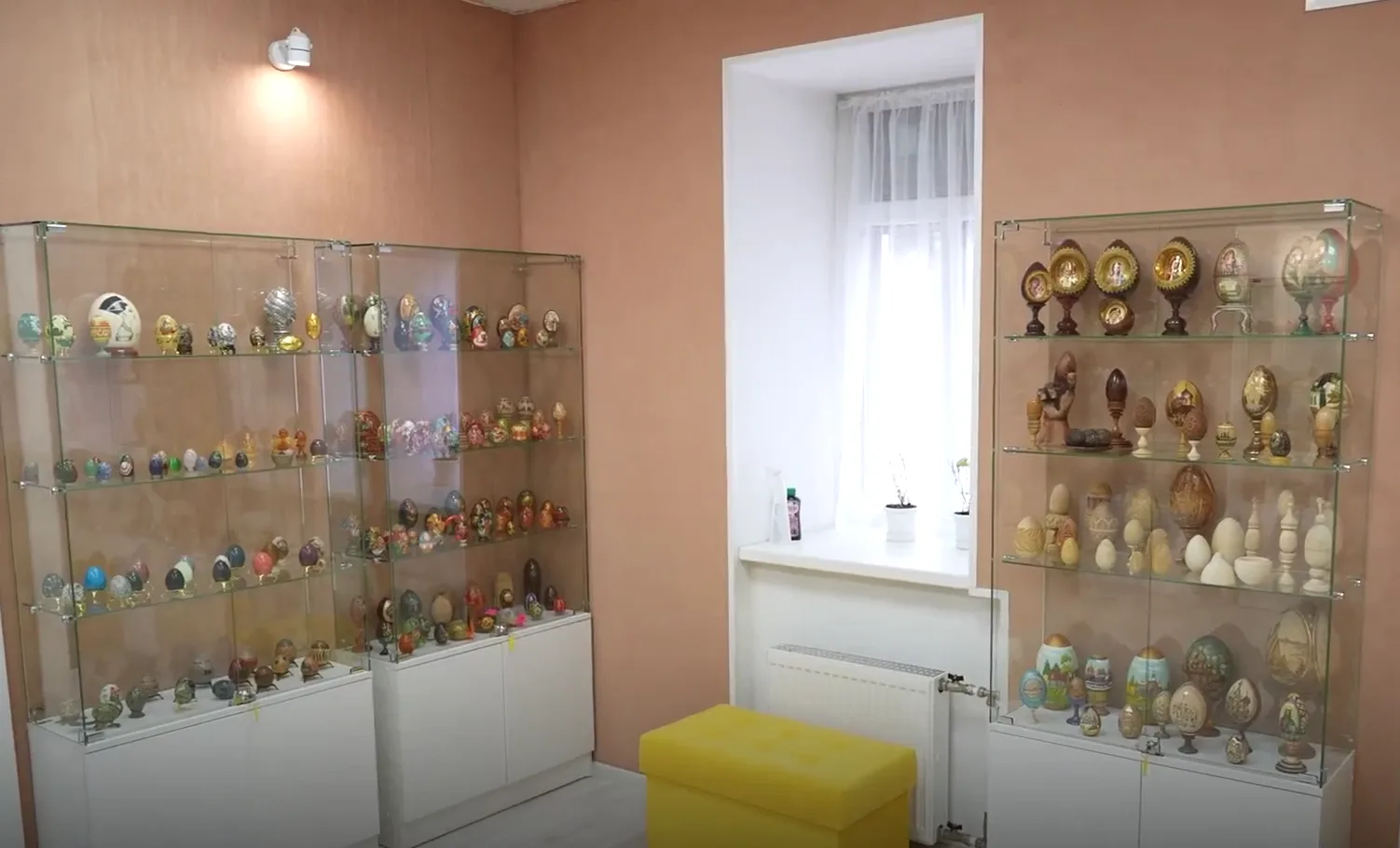 👏 Создатель музея пасхальных яиц успешно работает с грантом Новгородского фонда развит...