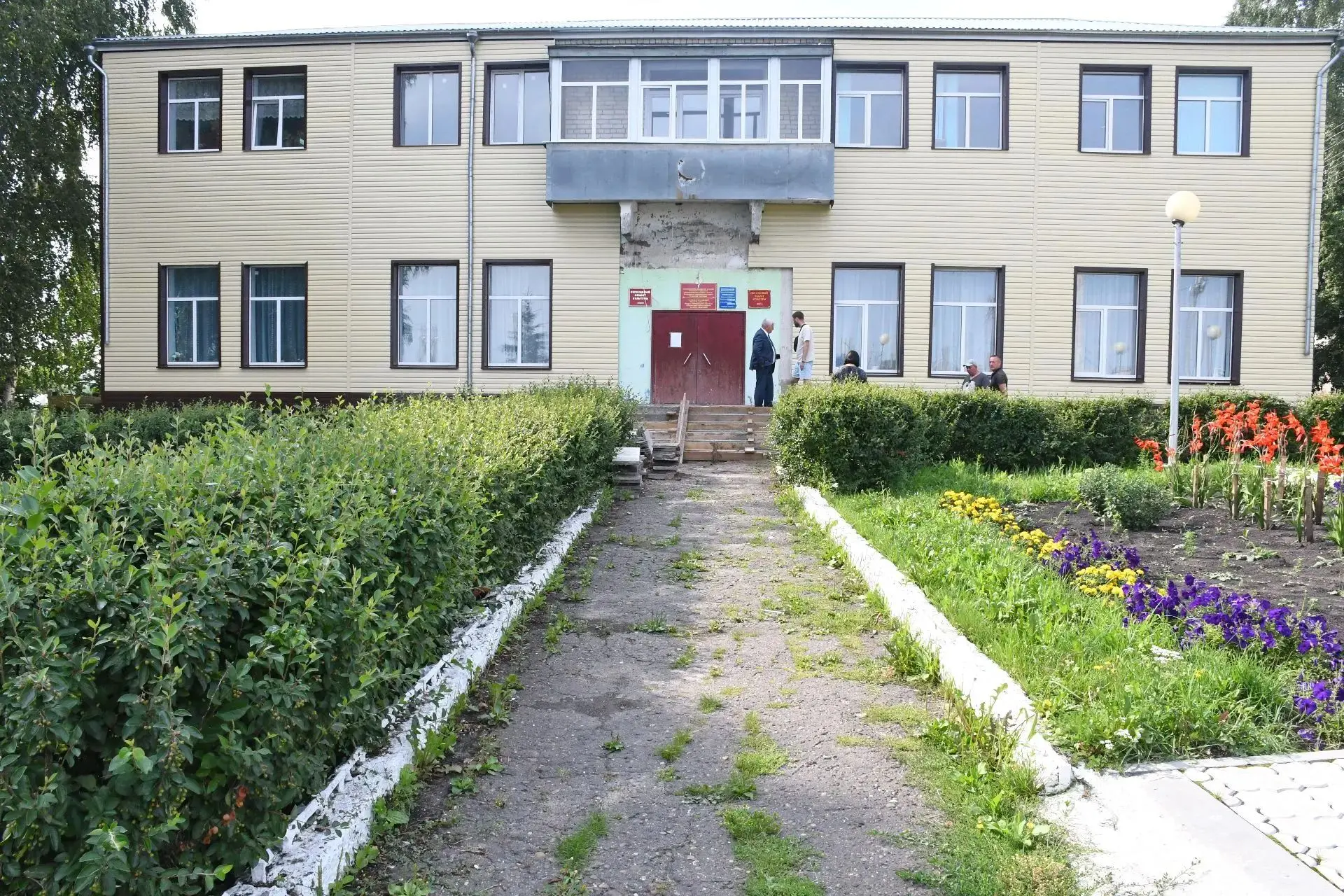 💢Сегодня в с. Алманчиково проверил ход ремонтных работ в местном сельском клубе. В настоящее время 