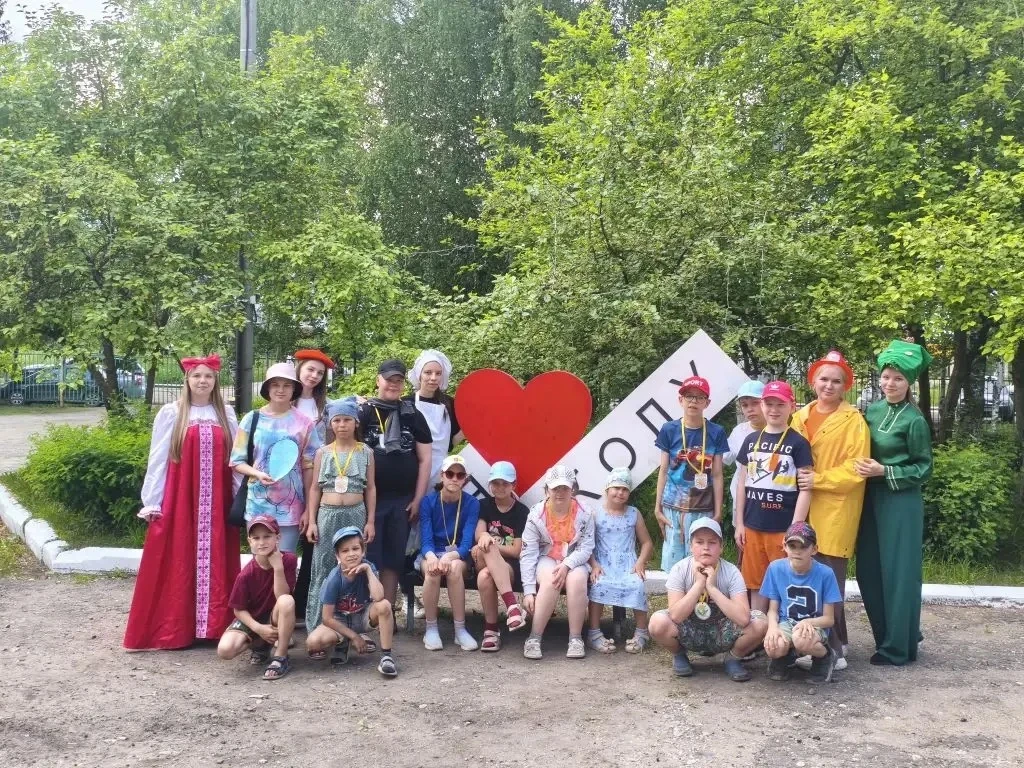 🧰✨ Сегодня в лагере — День профессий! 🎉
Зарядились энергией на тематической линейке: изображали по