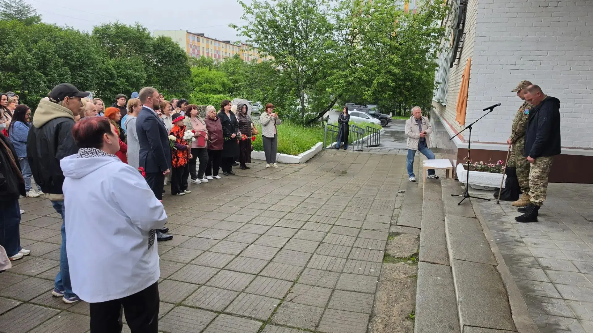 Сегодня в библиотеке имени А.С. Пушкина состоялось открытие мемориальной таблички в честь нашего кол