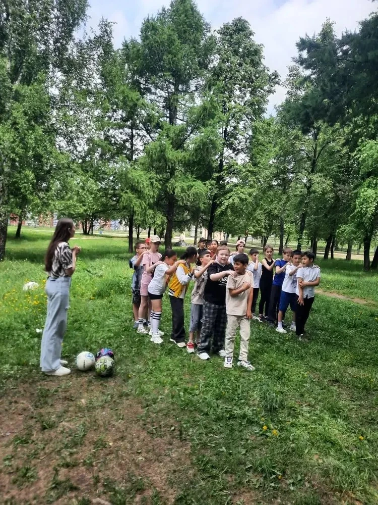 🎉 Ура, каникулы! 🎉  Пока старшие классы осваивали кинопремьеры, ученики 3 «Д» класса тоже провели ве