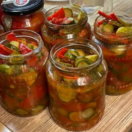 Лечo с огурцaми, помидoрами и пeрцем! Приготовьте, не пожалеете! 👍

📝Ингредиенты:
- Огурцы - 1 кг
