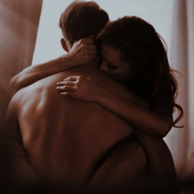 ЧТО ДЕЛАЮТ МУЖЧИНЫ, КОГДА ВСТРЕЧАЮТ СВОЮ НАСТОЯЩУЮ ЛЮБОВЬ 💔  Мужчины и женщины по-разному выражают с