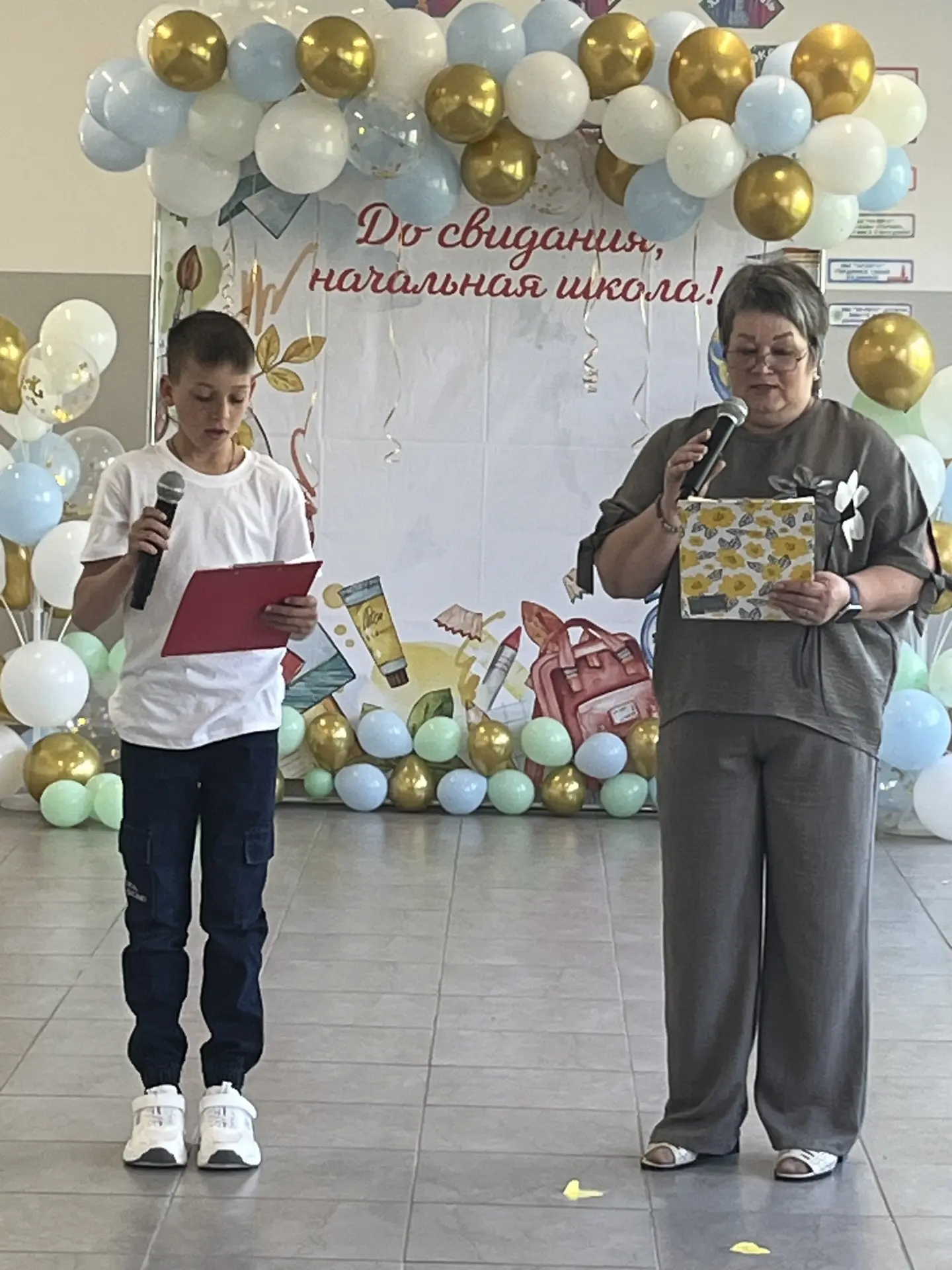 🎓 Выпускной 4 класса: новый этап в жизни!

Сегодня в нашей школе прошёл особенный праздник — выпуск