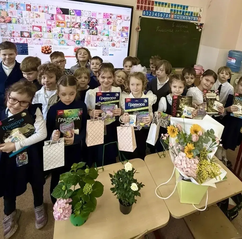 🎉 Вот и завершился первый школьный год наших первоклассников! Поздравляем ребят с окончанием первого