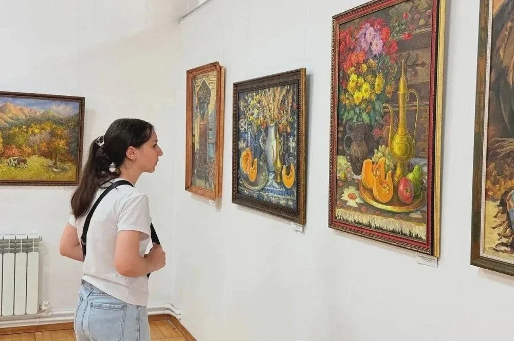 🎨 Во Владикавказе показали работы художников Адыгеи