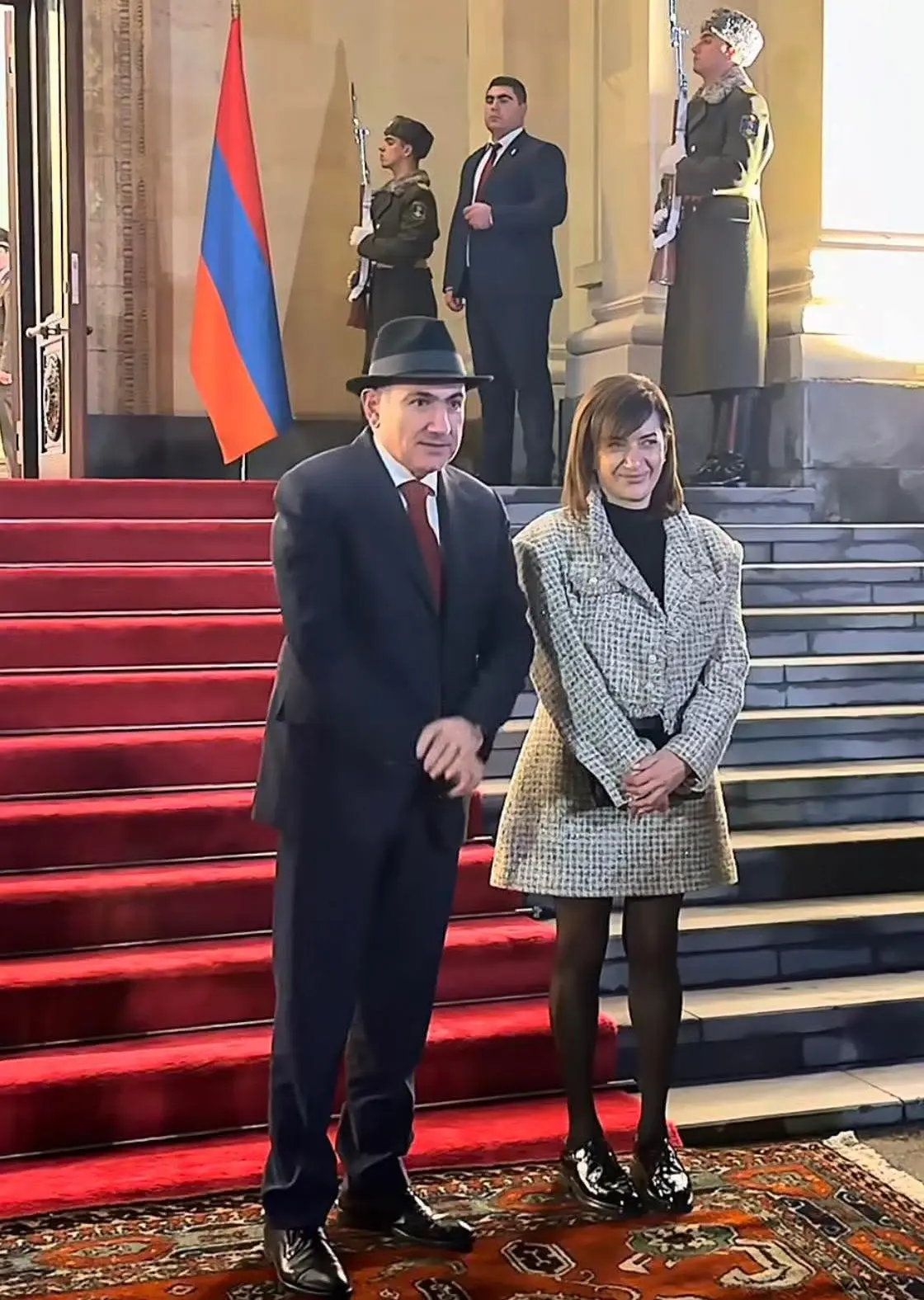 🇦🇲 Кто-то убедил армянского премьера Никола ПАШИНЯНА в том, что он похож на легенду г...