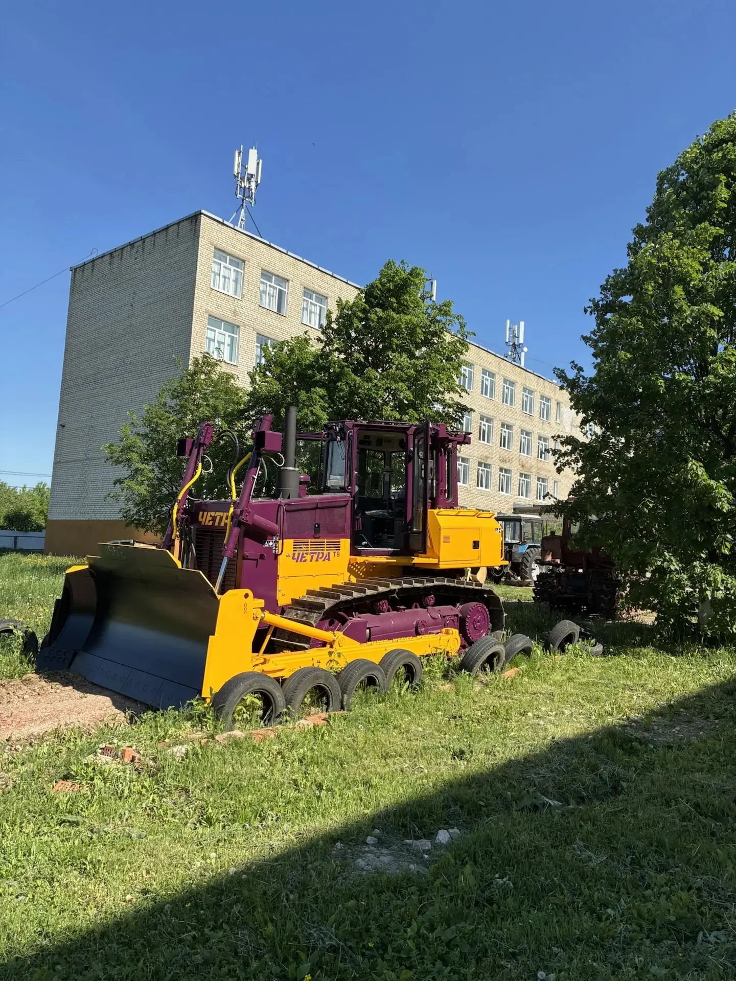 🚜 Продолжаем крупную поставку техники в образовательное учреждение города Чебоксары!