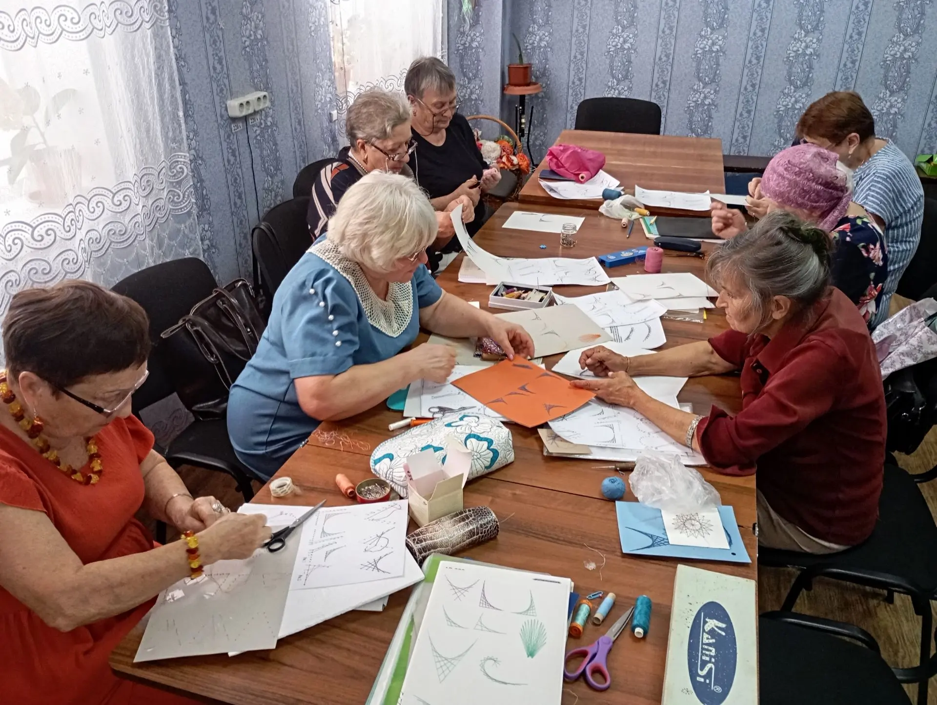 Мастерицы факультета «Творческая мастерская» «Университета третьего возраста» ГБУ ЛНР «...