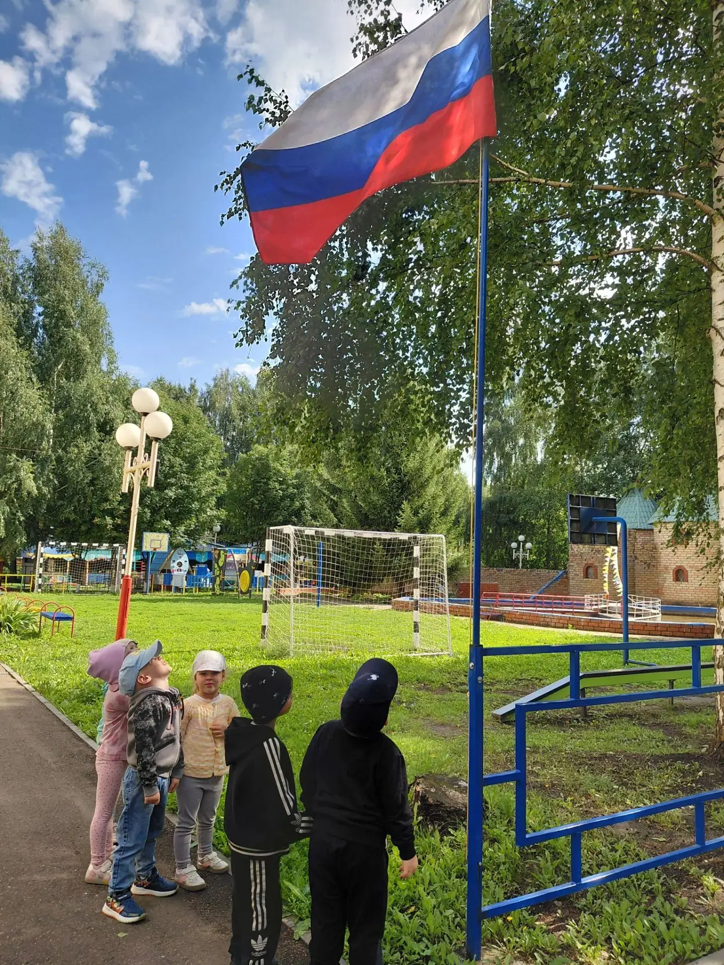 Сегодня мы отмечаем День государственного флага России — символа нашей великой страны, ...