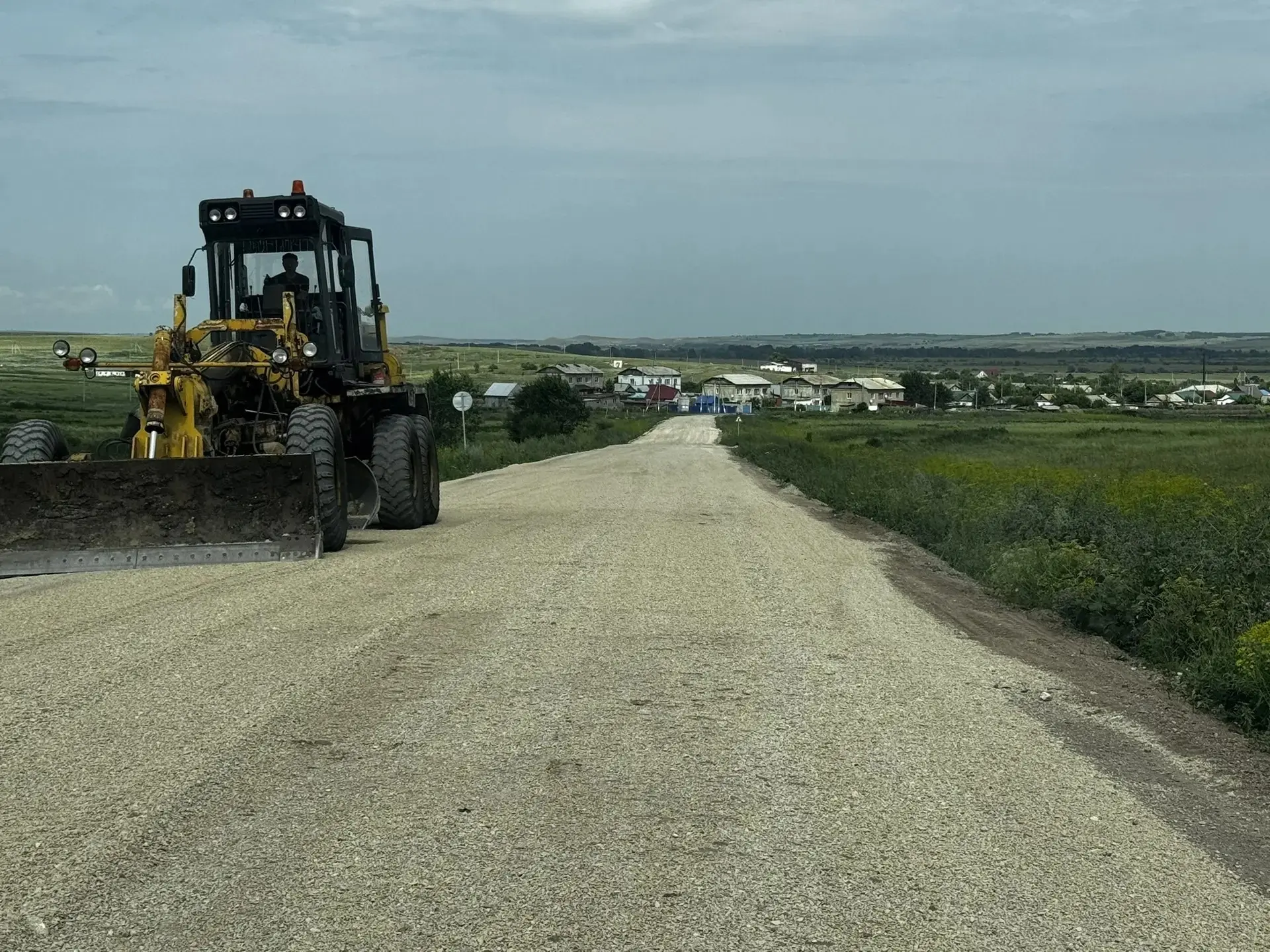 🚜 В поселках продолжаются работы по благоустройству!