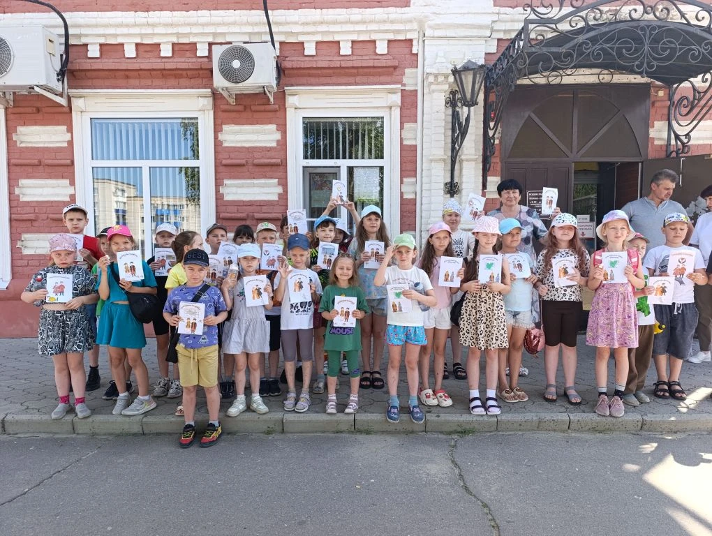 Сегодня краеведческий музей посетили ученики "Гимназии". Для них директор, Яковенко Наталья Петровна