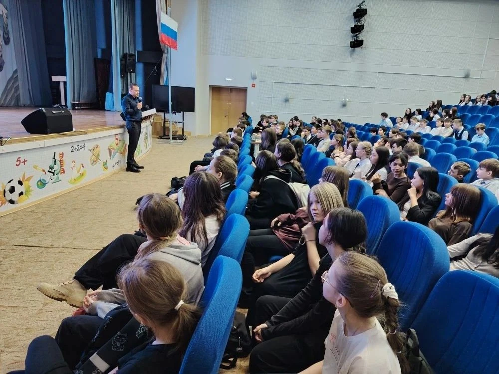 🚨 Будьте бдительны: как не стать жертвой мошенников? 🚨  В связи с ростом числа мошеннических действи